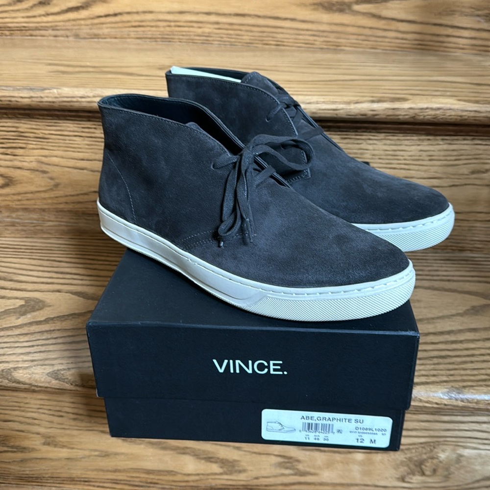 NEW In Box VINCE  ABE, Graphite SU